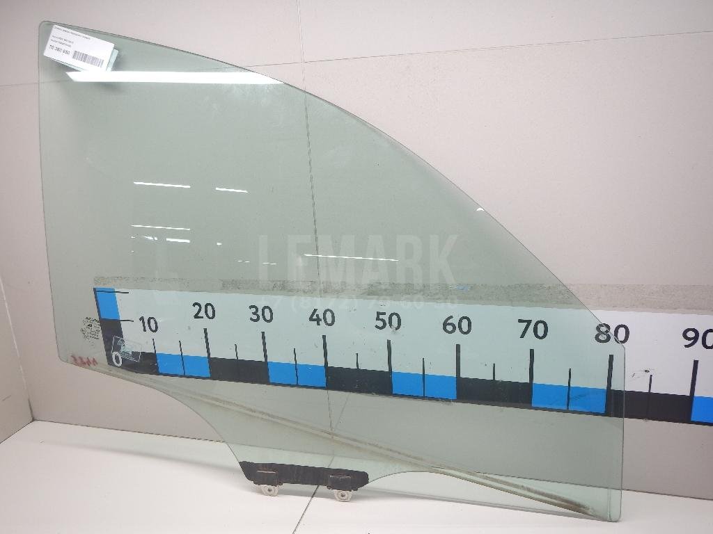 Стекло двери передней правой