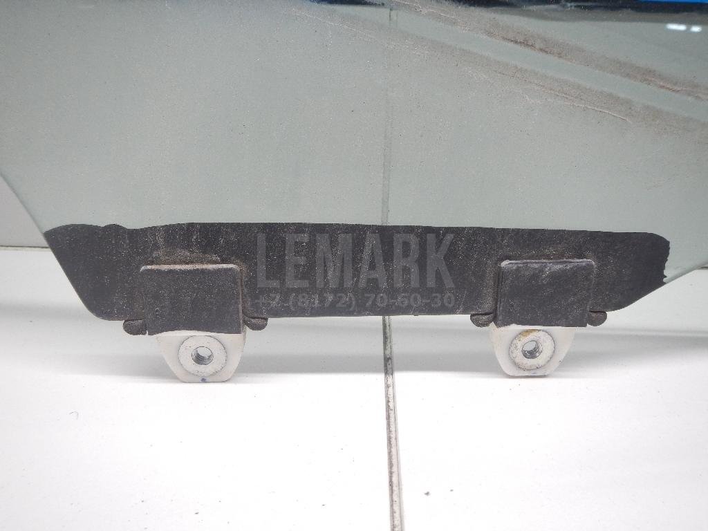 Стекло двери передней правой