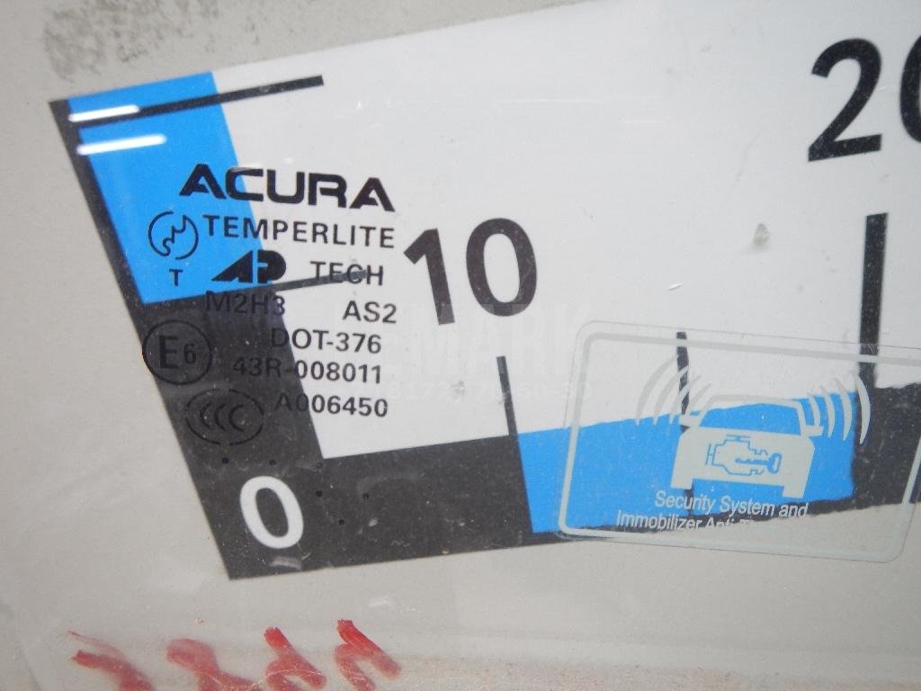 Стекло двери передней правой