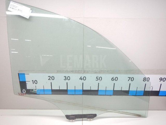 Стекло двери передней правой