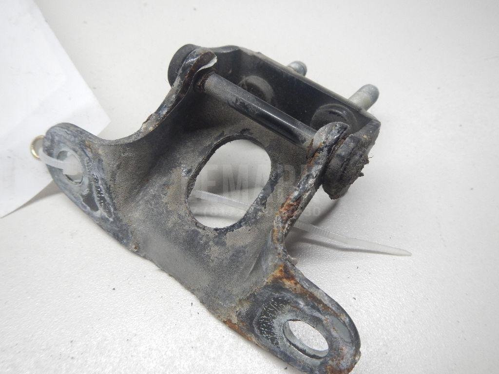 Петля двери багажника