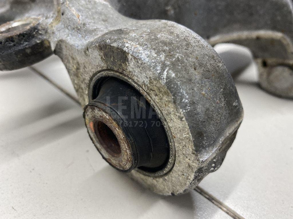 Кулак поворотный задний правый