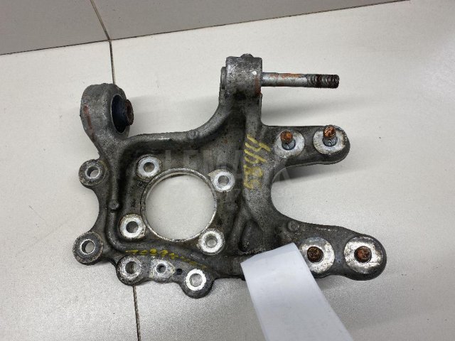 Кулак поворотный задний правый