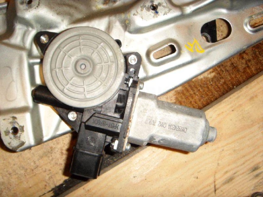 Стеклоподъемник электр. передний правый