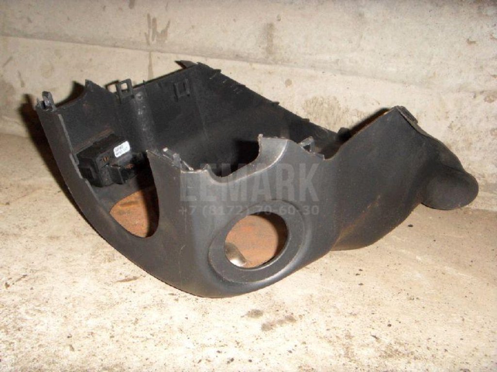 Кожух рулевой колонки нижний