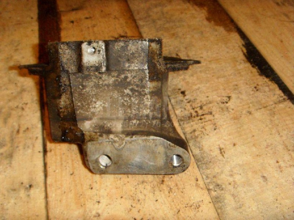 Кронштейн двигателя правый для  Audi A3 (8L1) 1996-2003