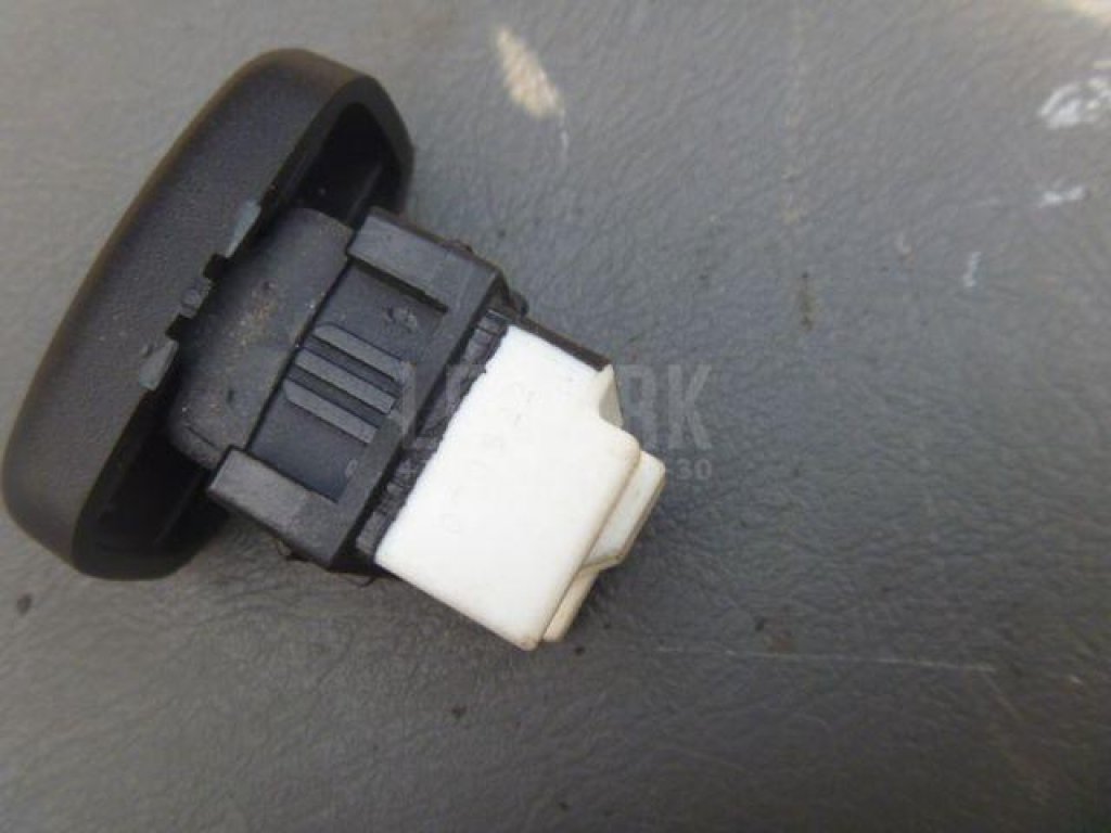 Кнопка регулировки сиденья