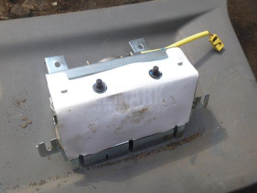 Подушка безопасности пассажирская (в торпедо)