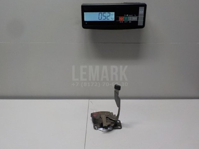 Замок капота