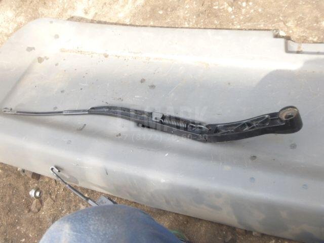 Поводок стеклоочистителя передний правый