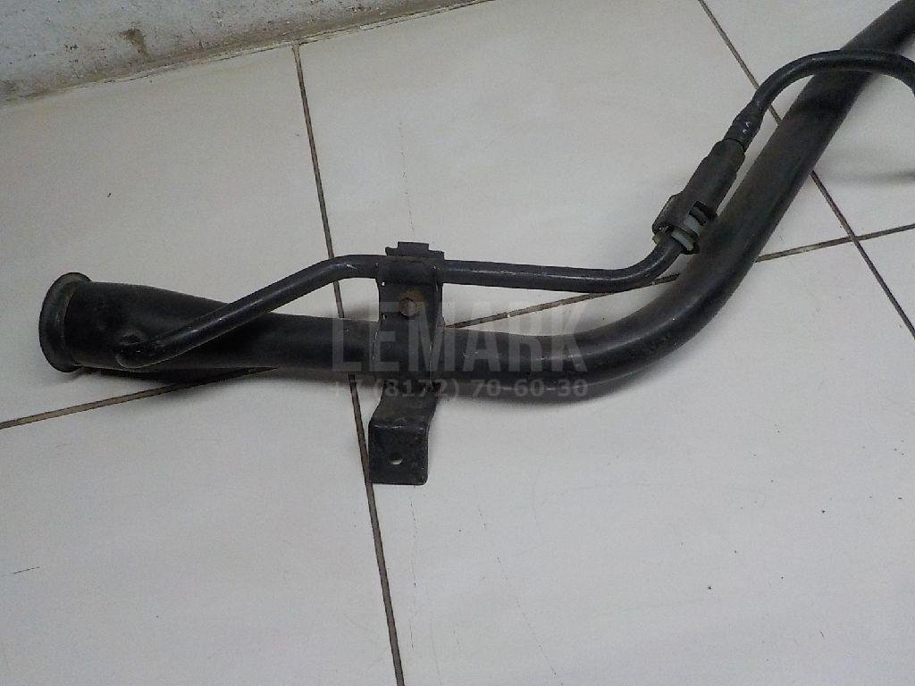 Горловина топливного бака