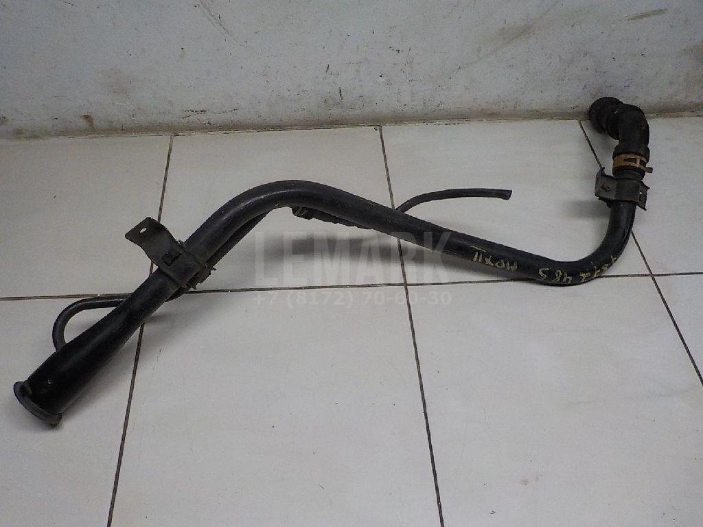 Горловина топливного бака