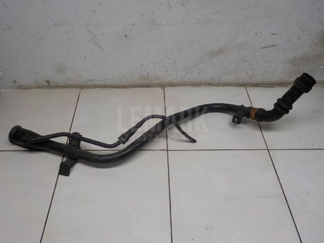 Горловина топливного бака