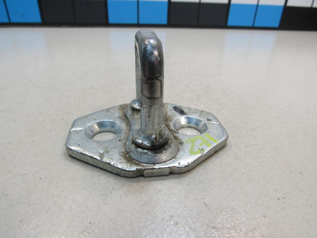 Ответная часть замка багажника