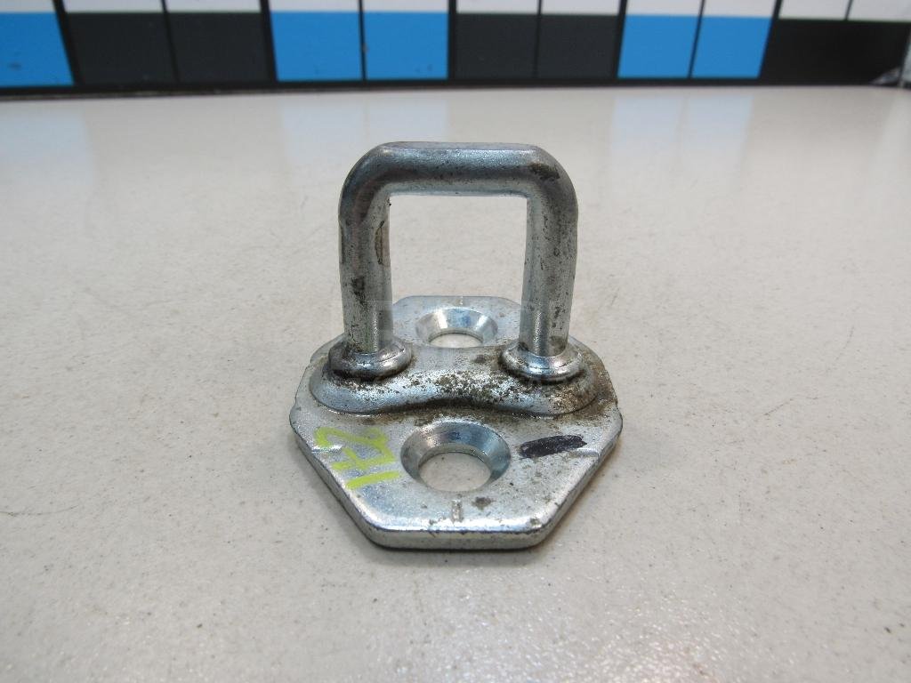 Ответная часть замка багажника