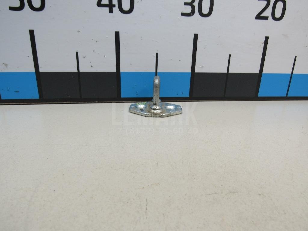 Ответная часть замка багажника