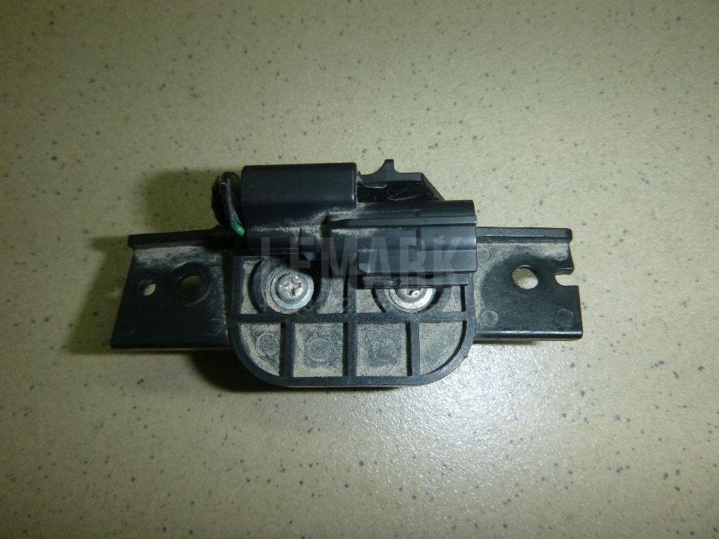 Кнопка открывания багажника