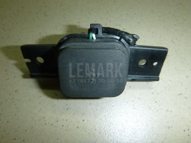 Кнопка открывания багажника