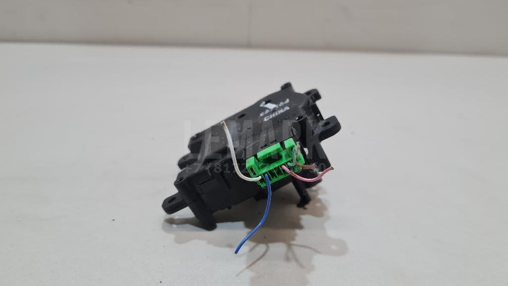 Моторчик заслонки отопителя