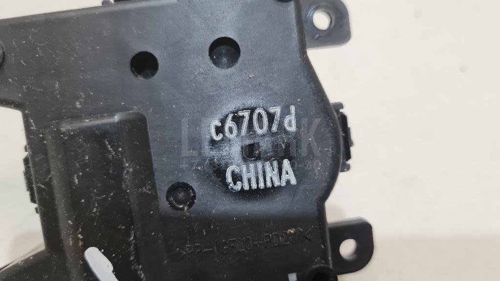 Моторчик заслонки отопителя