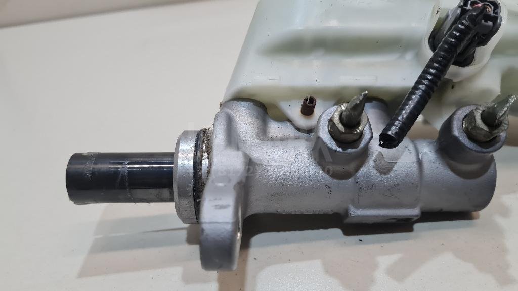 Цилиндр тормозной главный