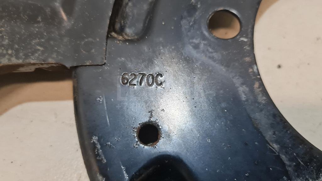 Щит опорный задний правый