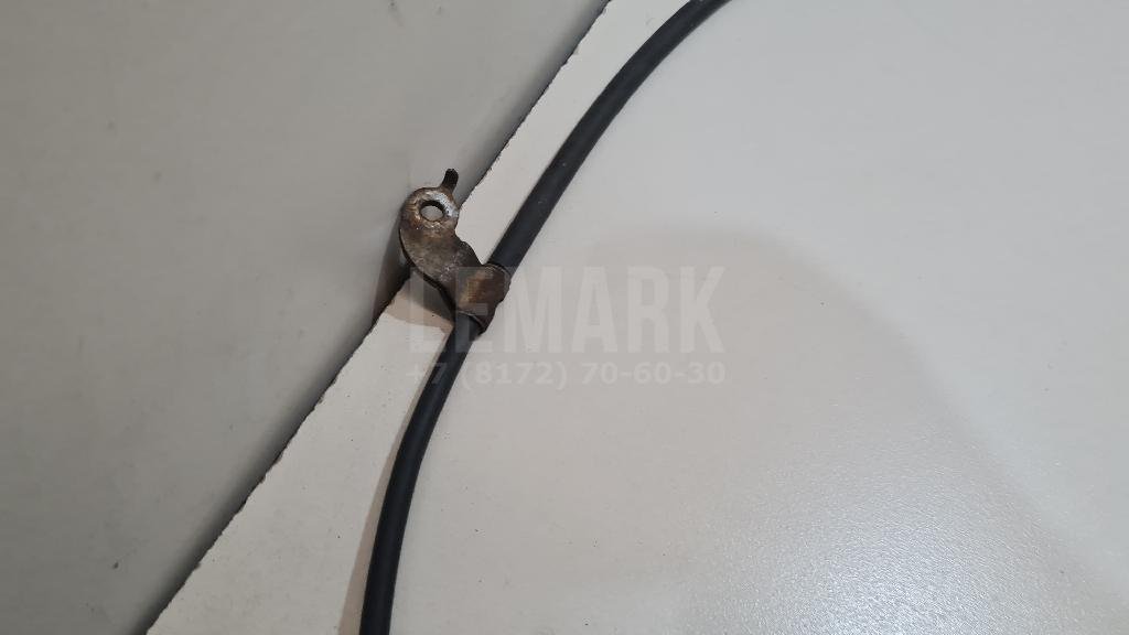 Трос стояночного тормоза правый