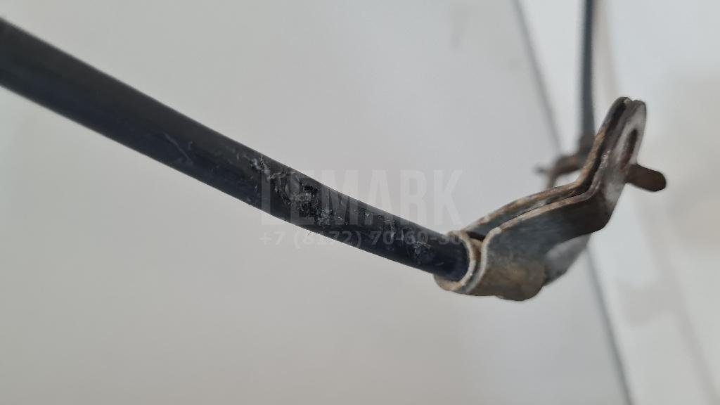 Трос стояночного тормоза правый