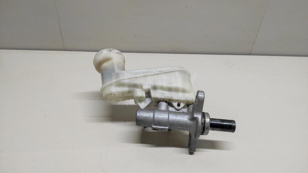 Цилиндр тормозной главный