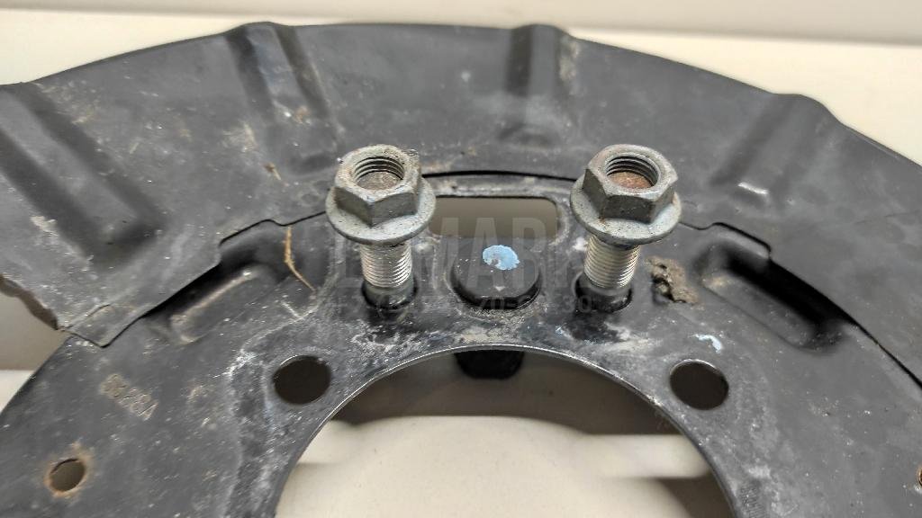 Щит опорный задний правый