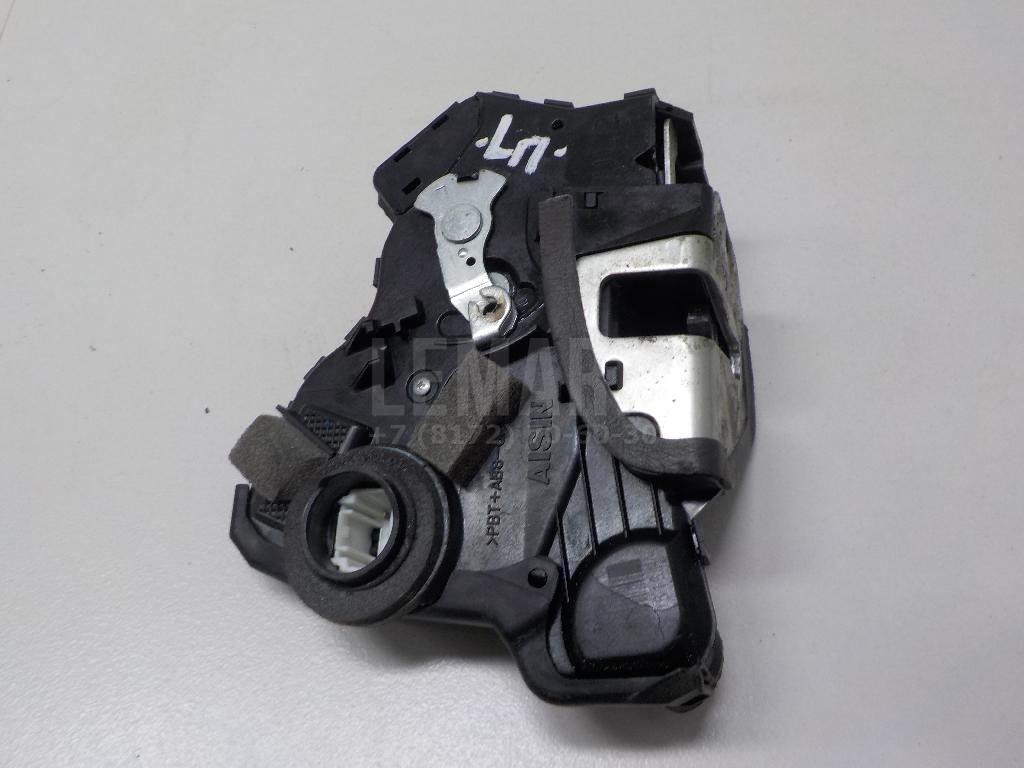 Замок двери передней левой