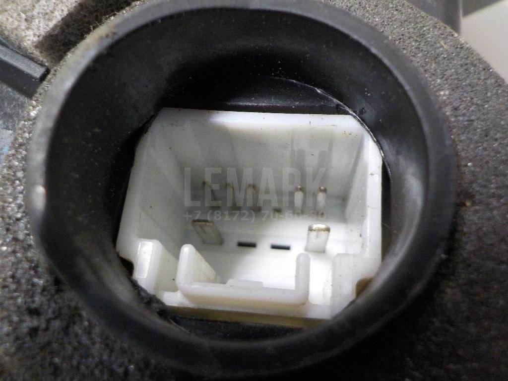 Замок двери передней левой