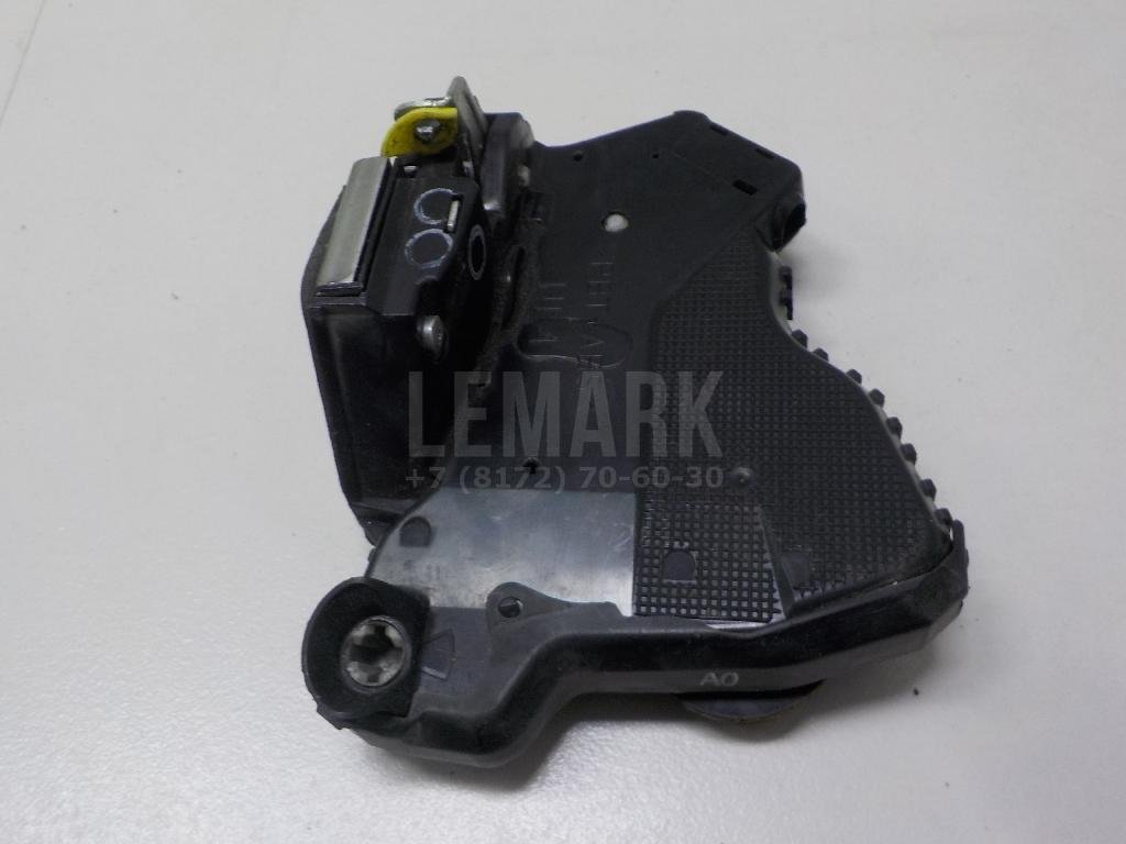 Замок двери передней левой