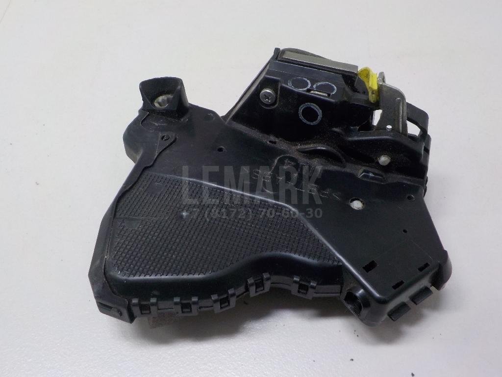 Замок двери передней левой