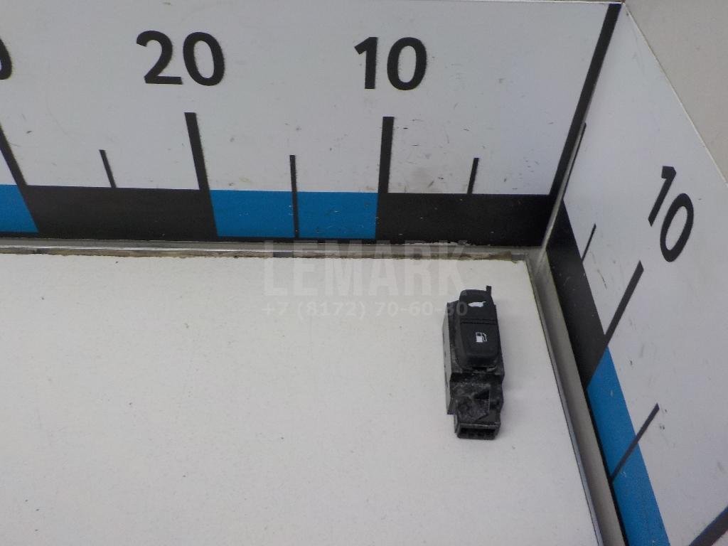 Кнопка открывания багажника