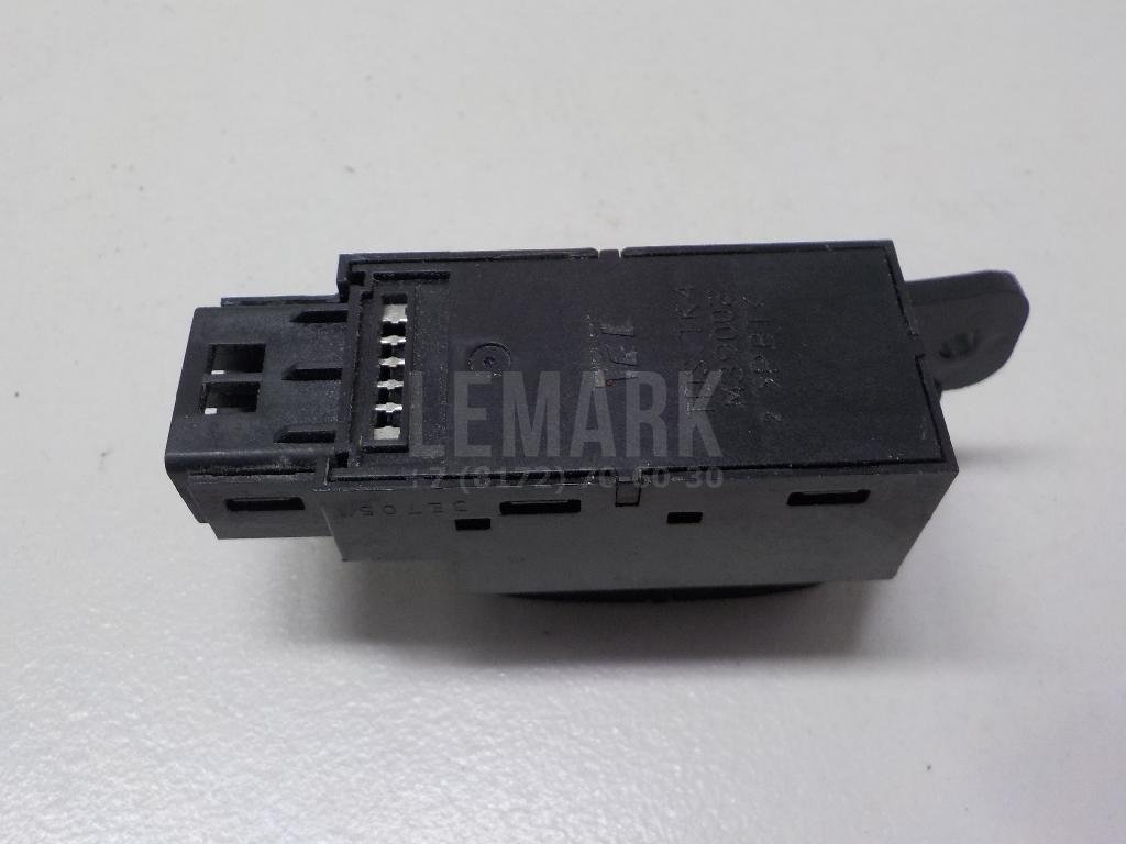 Кнопка открывания багажника