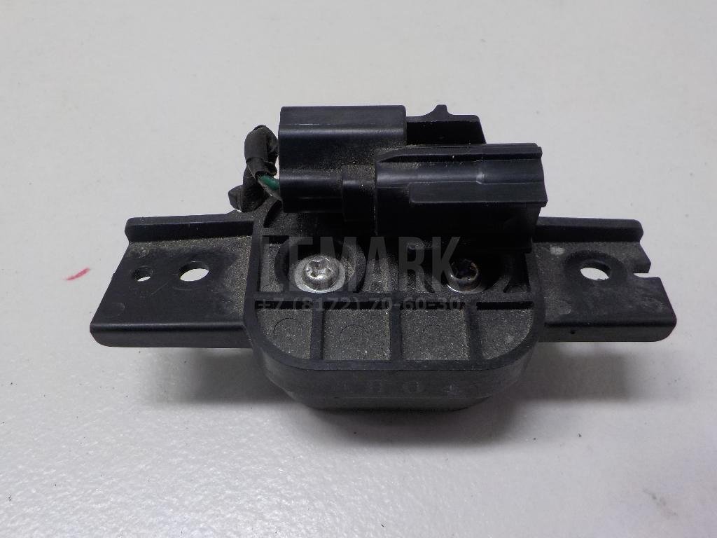 Кнопка закрывания багажника