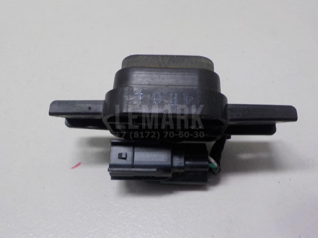 Кнопка закрывания багажника