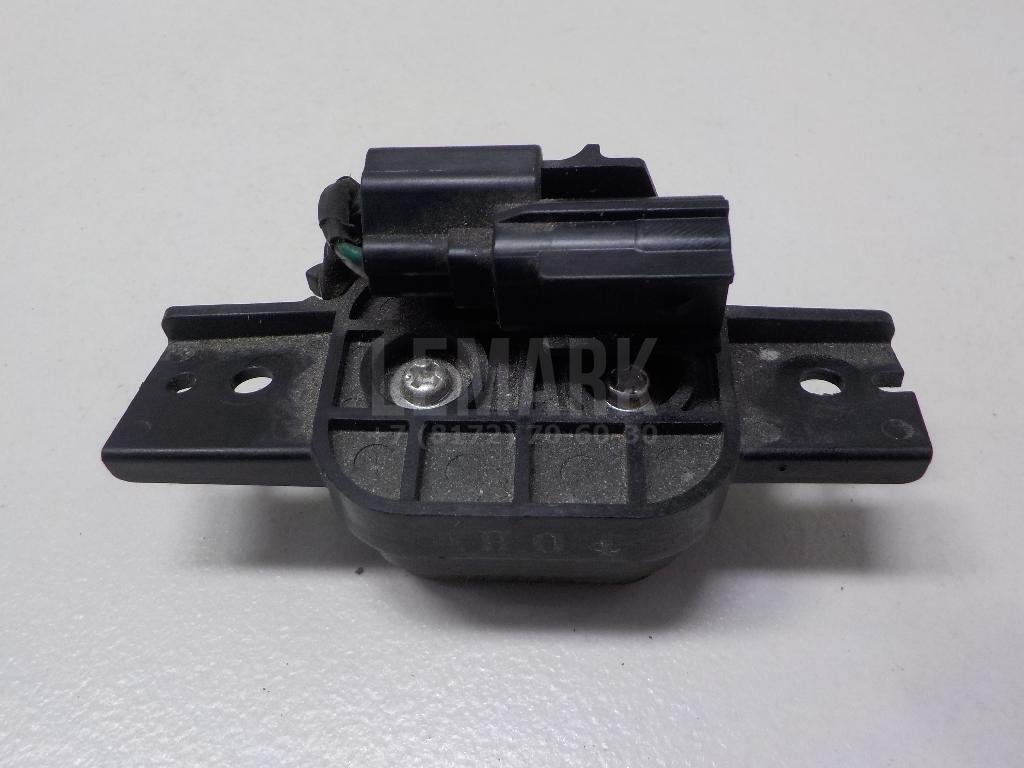 Кнопка закрывания багажника