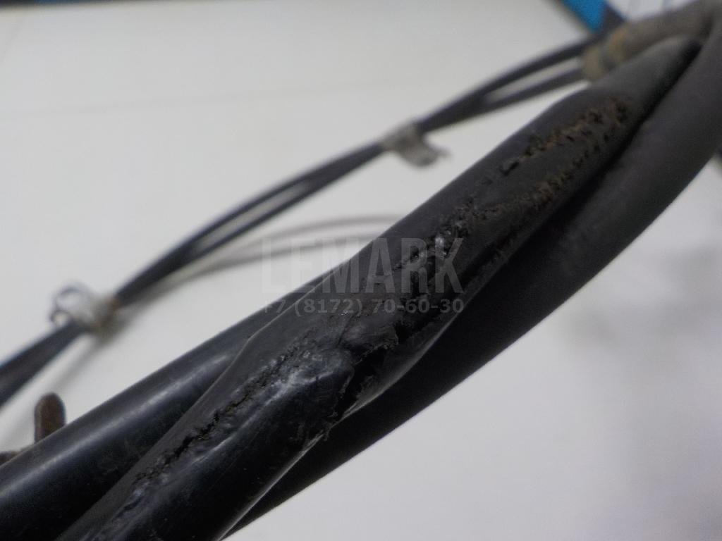 Трос стояночного тормоза правый