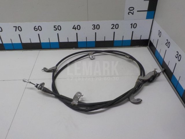 Трос стояночного тормоза правый