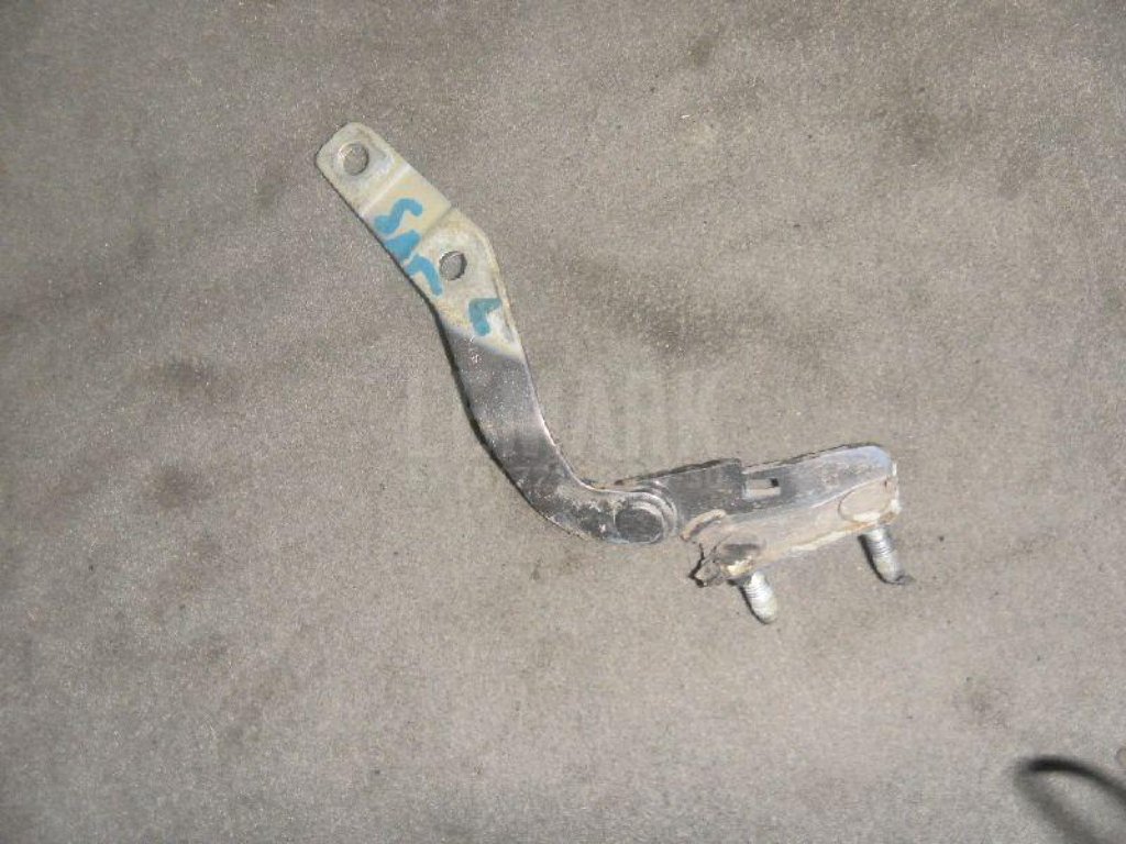 Петля двери багажника