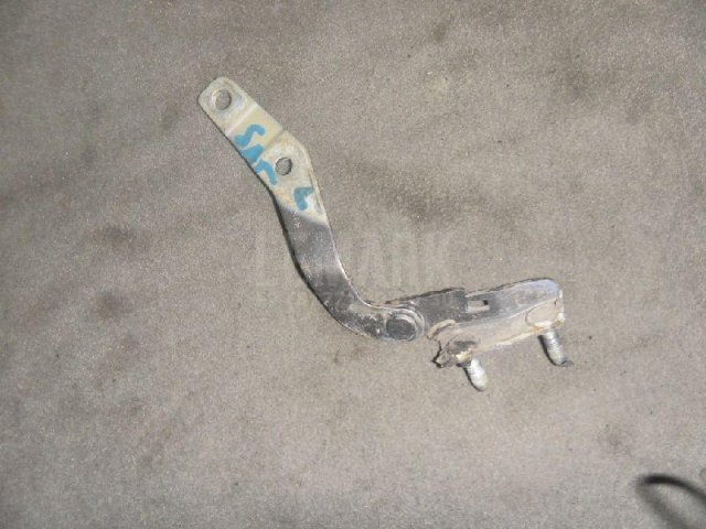 Петля двери багажника