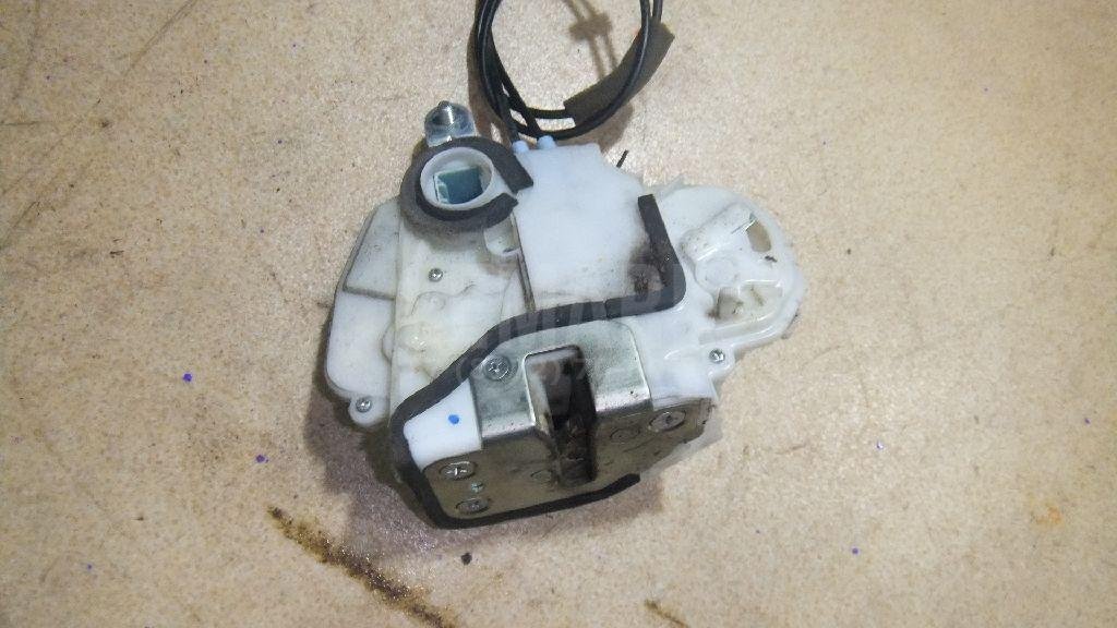 Замок двери задней левой