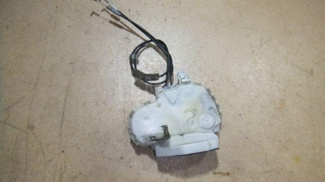 Замок двери задней левой