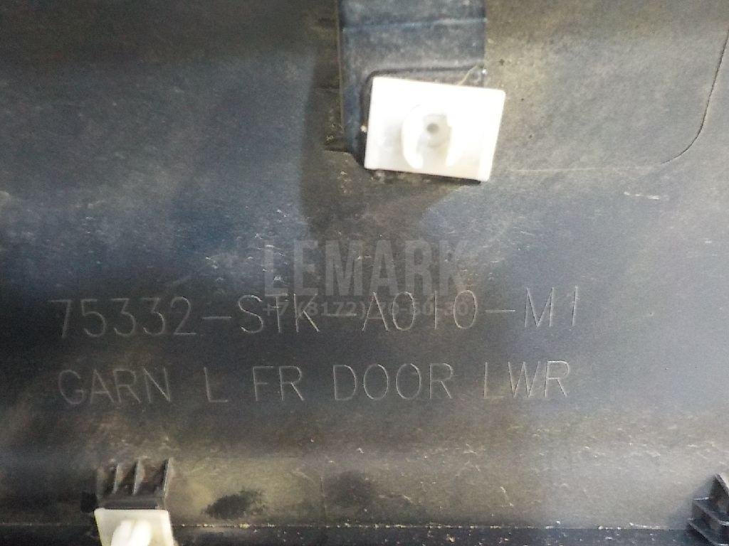 Накладка двери передней левой