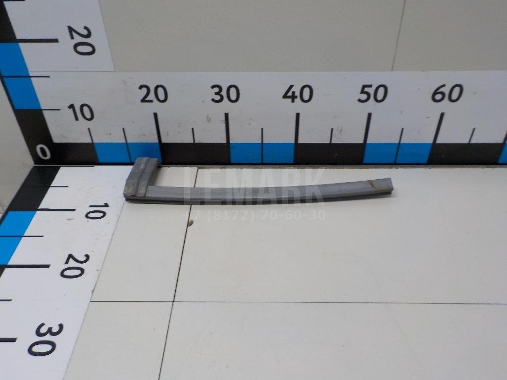 Направляющая стекла двери