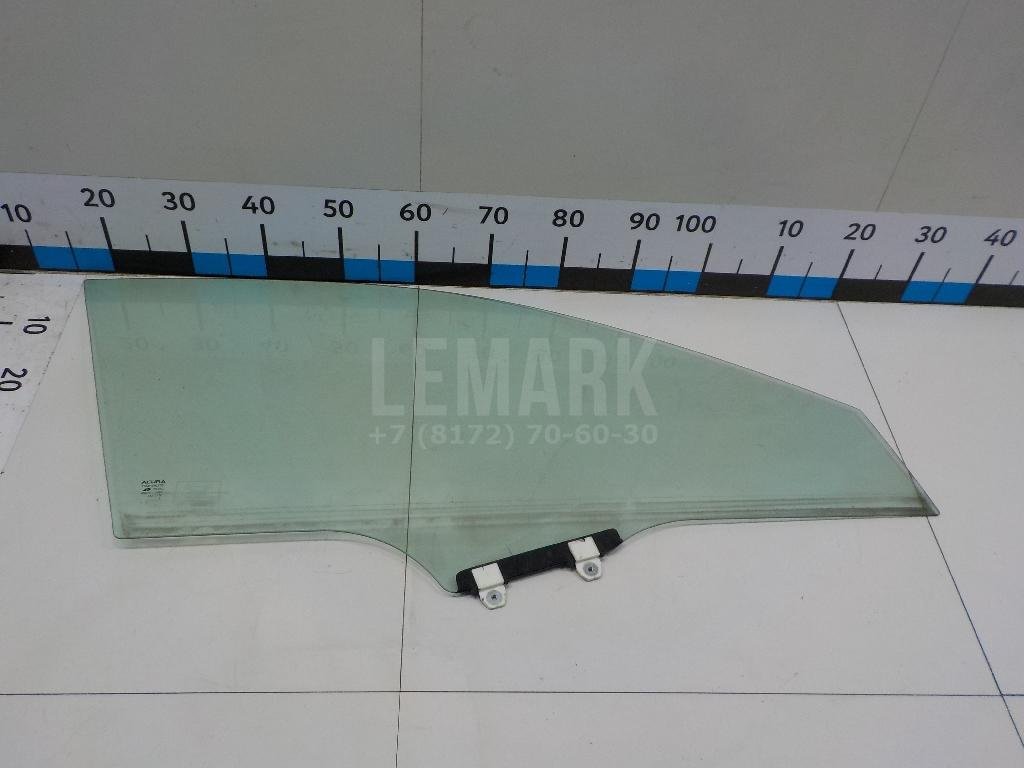 Стекло двери передней правой