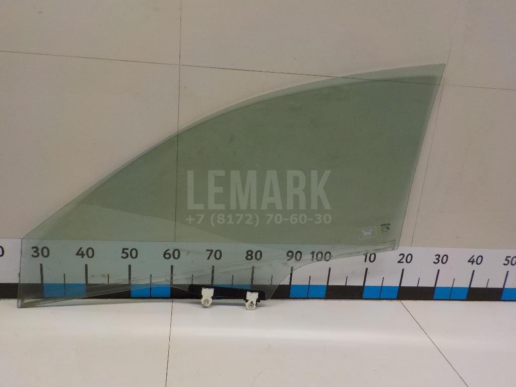 Стекло двери передней правой