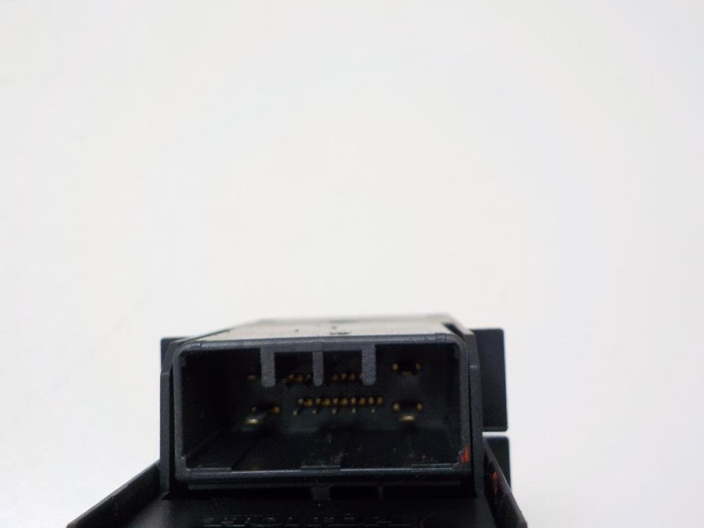 Кнопка стеклоподъемника